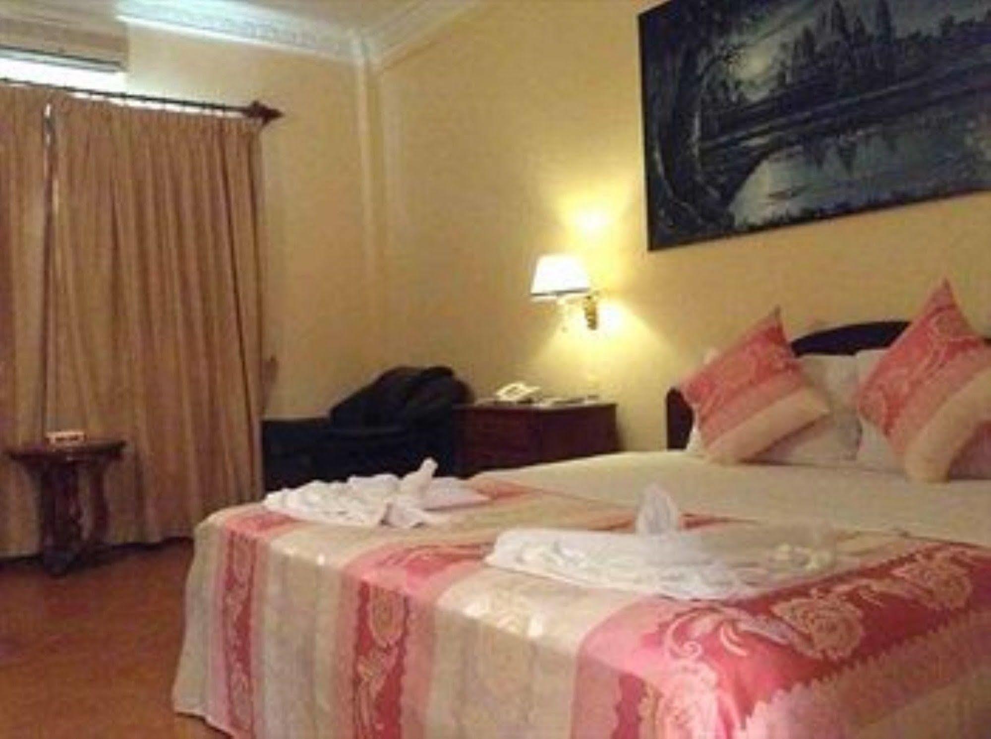 Han Kong Hotel And Restaurant Σιέμ Ρέαπ Εξωτερικό φωτογραφία