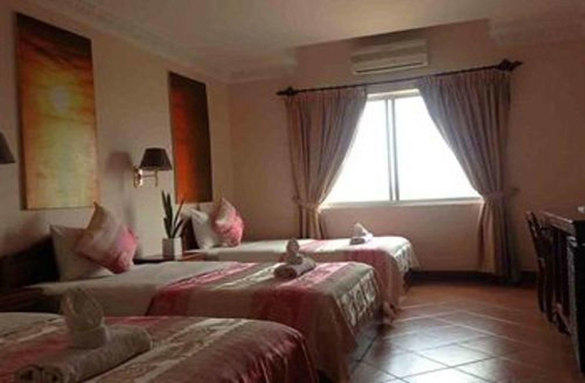 Han Kong Hotel And Restaurant Σιέμ Ρέαπ Εξωτερικό φωτογραφία